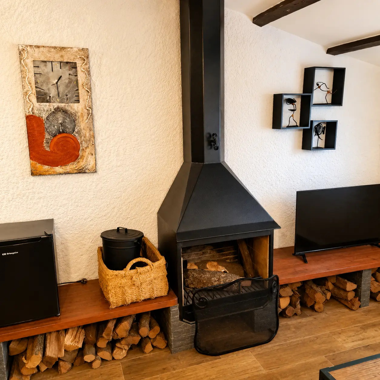 Sala de estar con chimenea